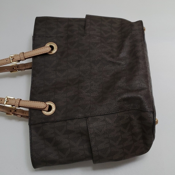 Michael Kors Signature Jet Set Travel Shoulder Bag - Picture 7 of 12